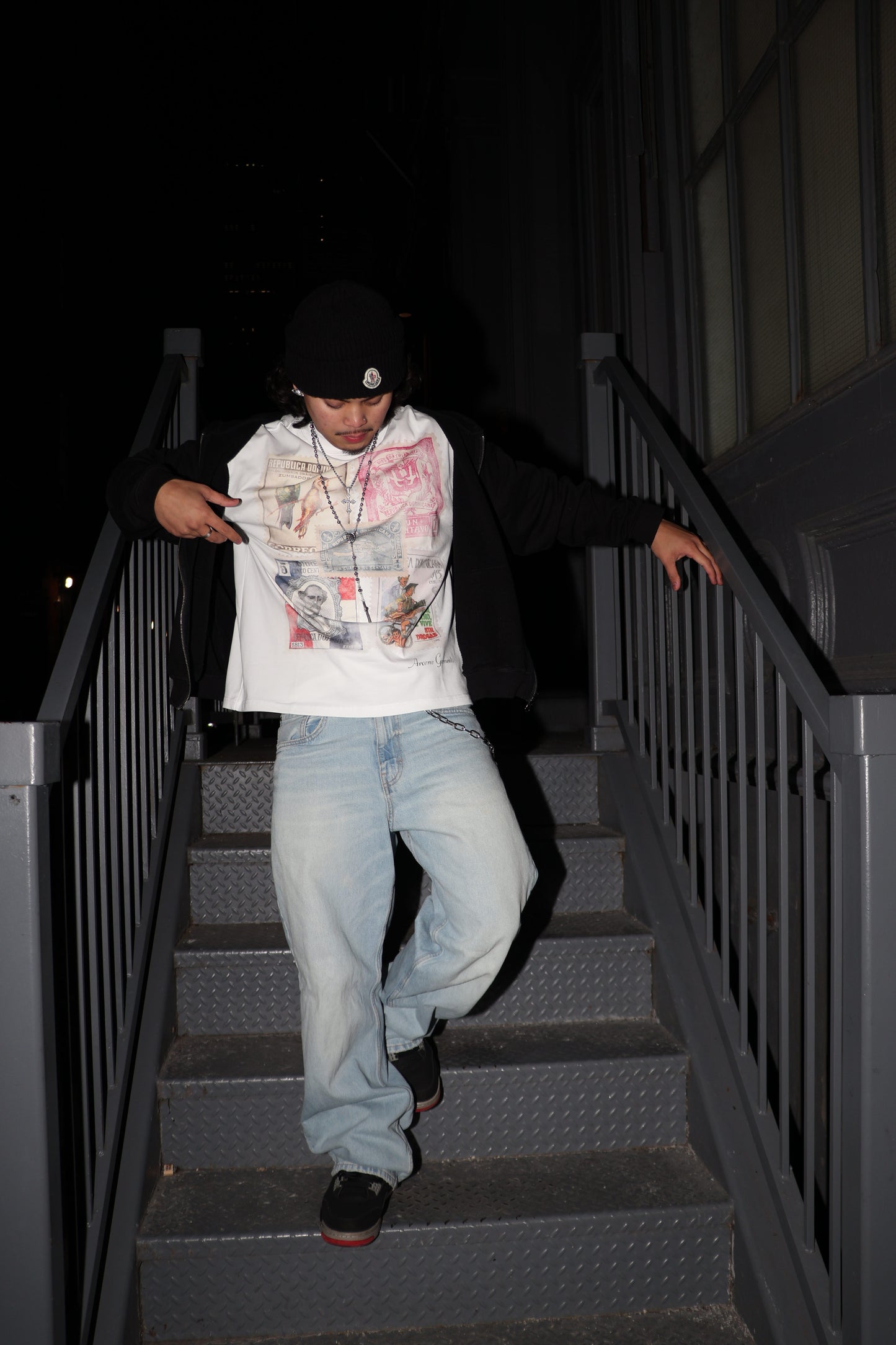 WHITE STAMP TEE